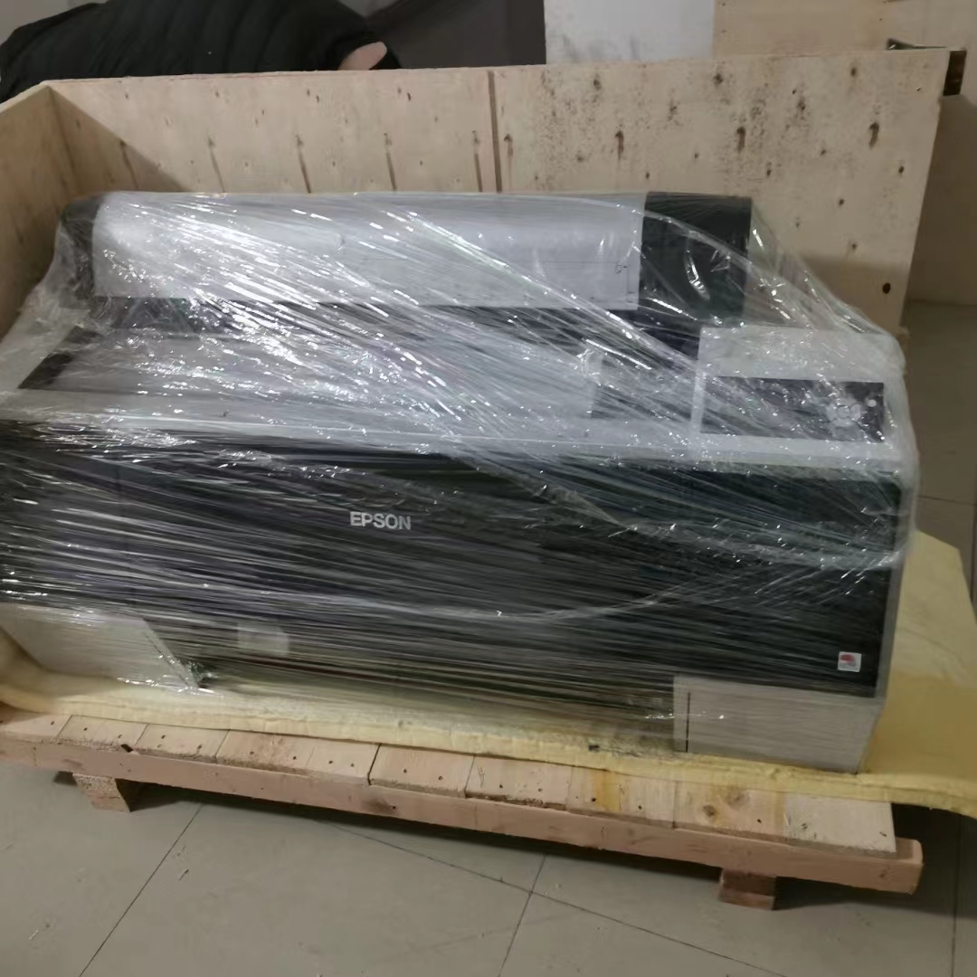 再來一臺菲林打印機打包發貨，遠程安裝